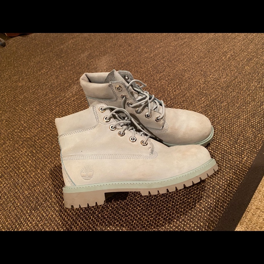 Timberland shoes for boys or girls, size 4. Color is light blue. Good condition
